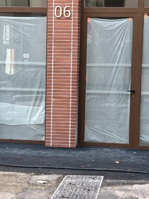 Bandes de vigilance personnalisées type “code barre” pour l’entreprise Berrier & Fils.